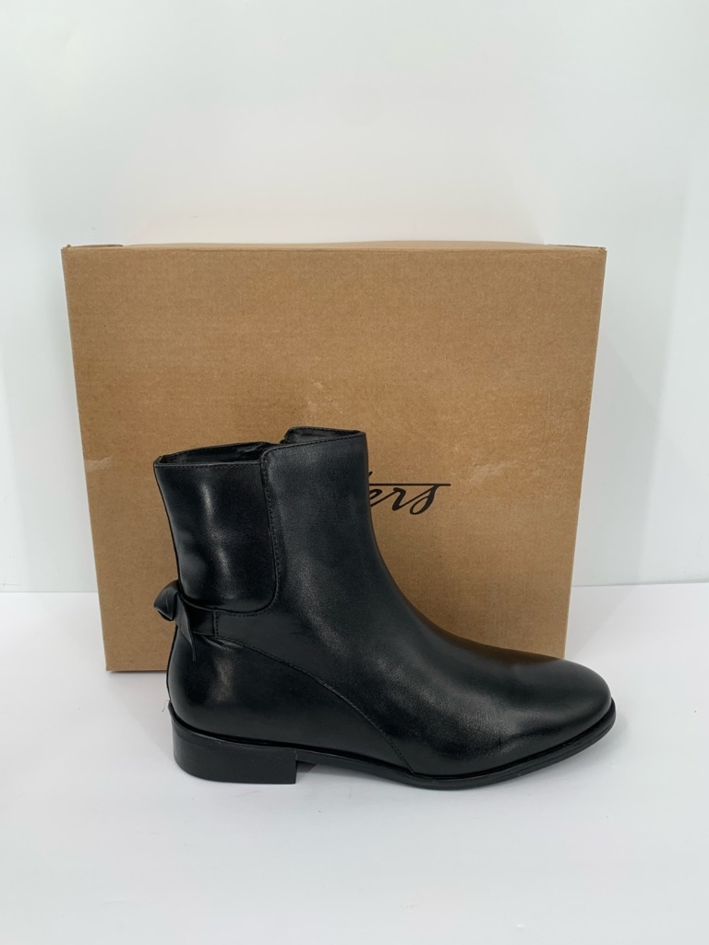 Trotters Annette ankle boots black leather zipper strap knot elegant new 8.5